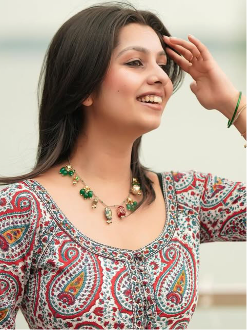 Color Pomp Necklace