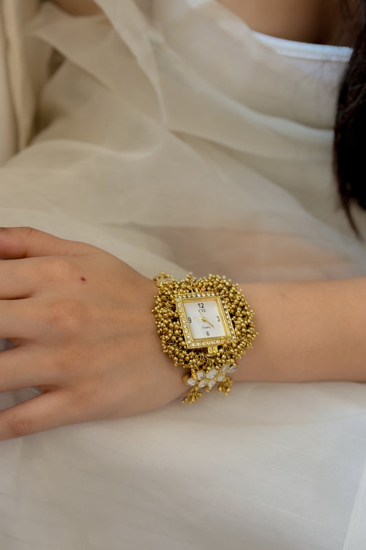 Kairavi Kundan Watch