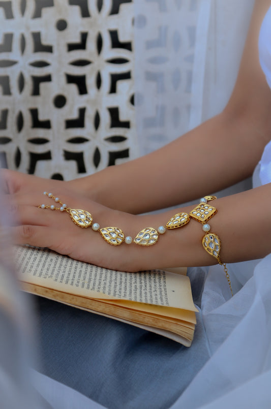 Amina Kundan Hathphool