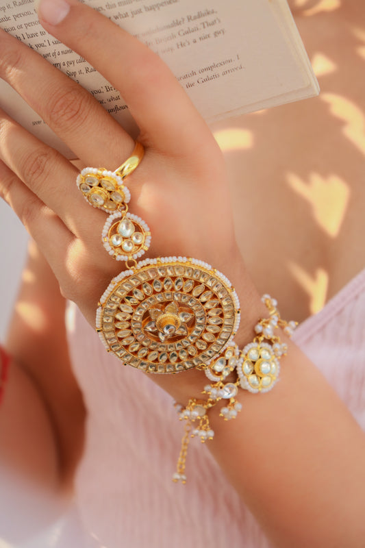 Shyla Kundan Hathphool