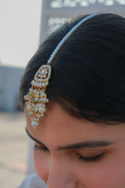 Anvika Kundan Maangtikka