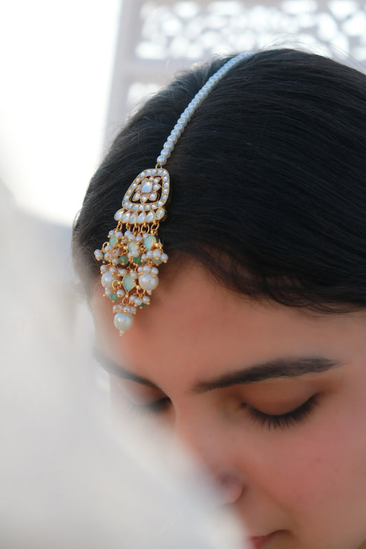 Anvika Kundan Maangtikka