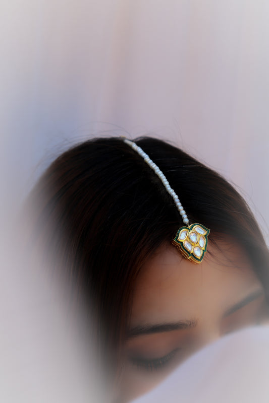 Antra Kundan Pearl Maangtikka