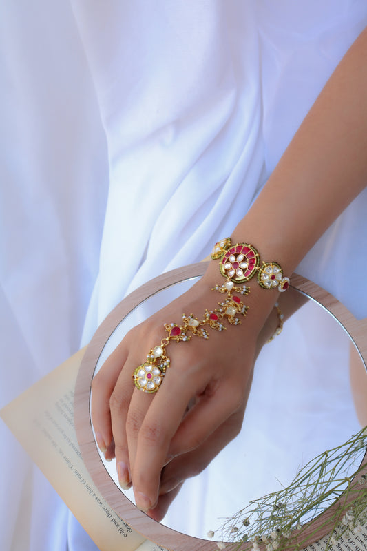 Callie Red Kundan Hathphool