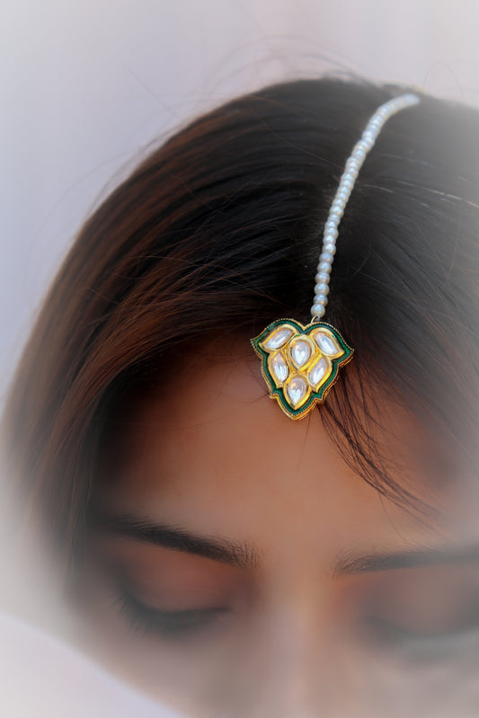 Antra Kundan Pearl Maangtikka