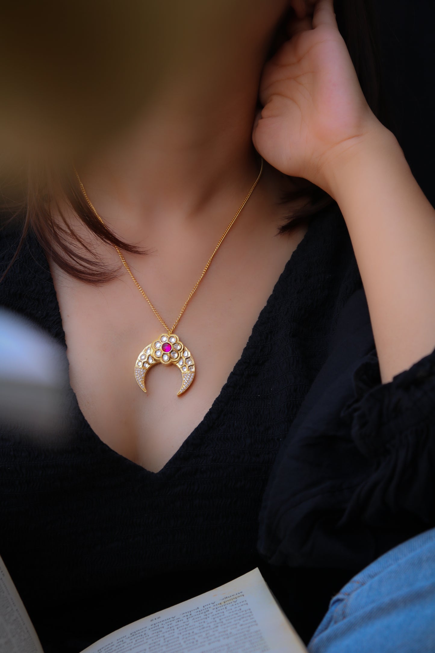 Hoor Floral Pendant Necklace