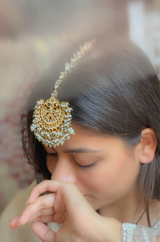 Safa Kundan Maangtikka