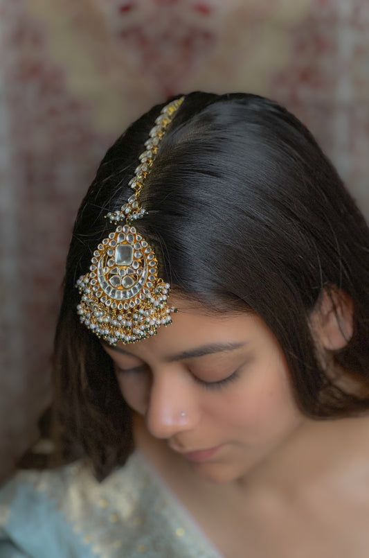 Anvika Kundan Maangtikka