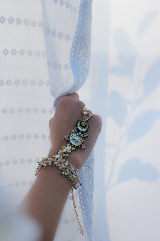 Neysa Kundan Pearls Hathphool