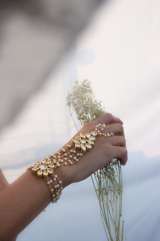 Layla Kundan Pearls Hathphool