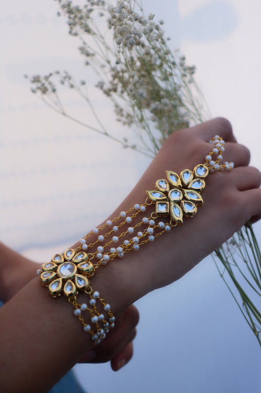 Layla Kundan Pearls Hathphool