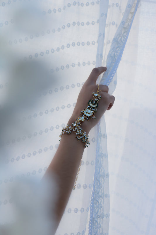 Neysa Kundan Pearls Hathphool