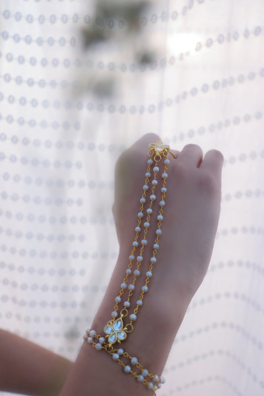 Raina Kundan Pearl Hathphool