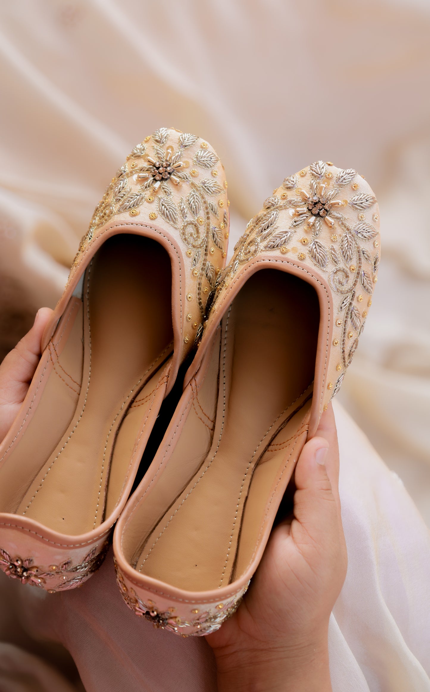 Mehreen Golden Jutti