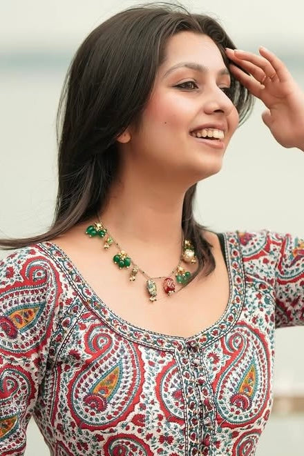 Color Pomp Necklace