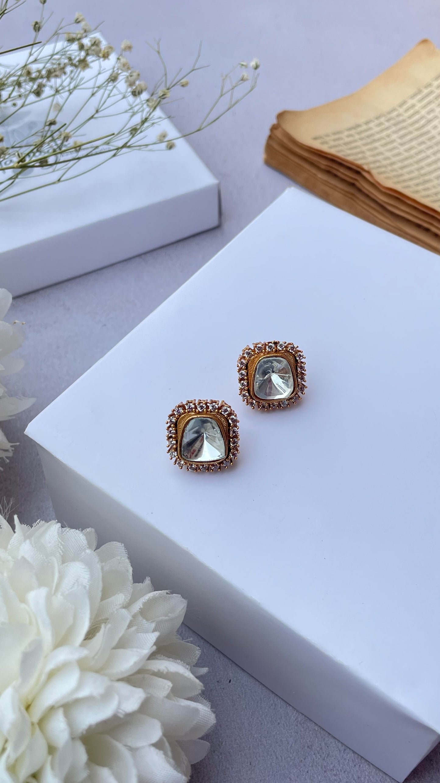 Riviti Kundan Studs