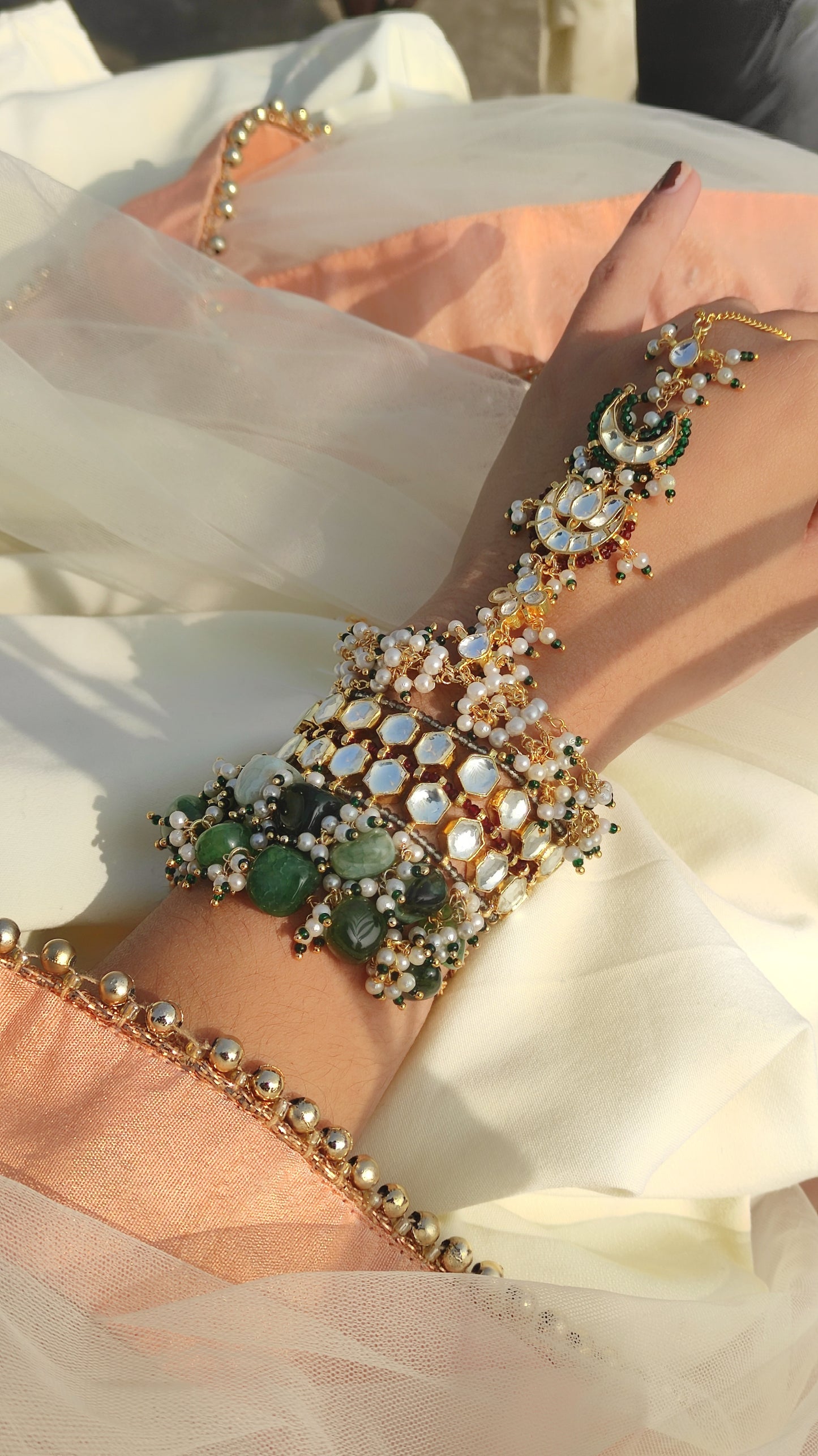 Neysa Kundan Pearls Hathphool