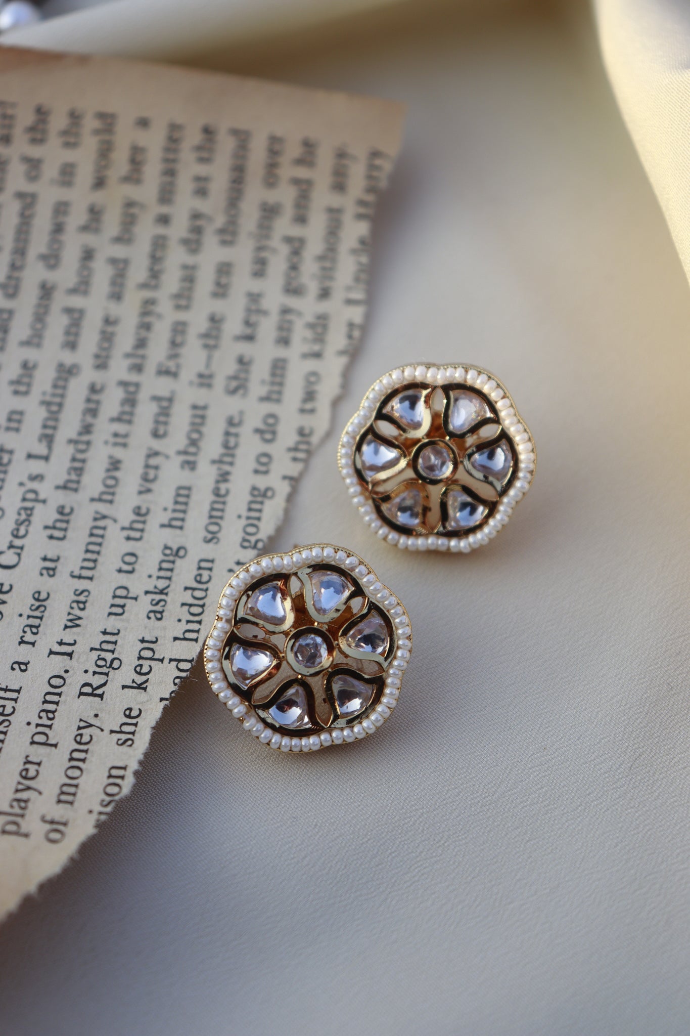 Vasni Kundan Earrings