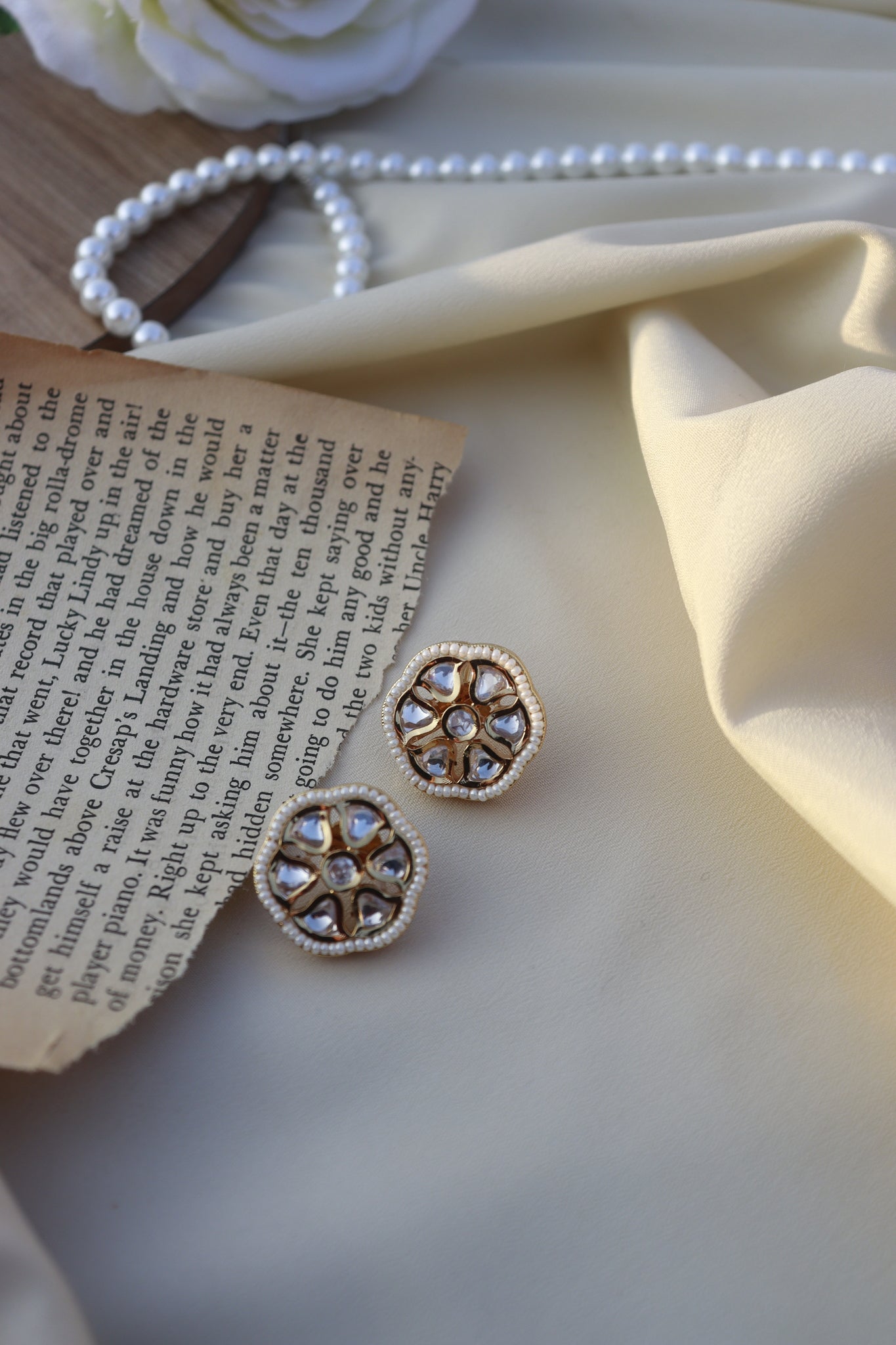 Vasni Kundan Earrings